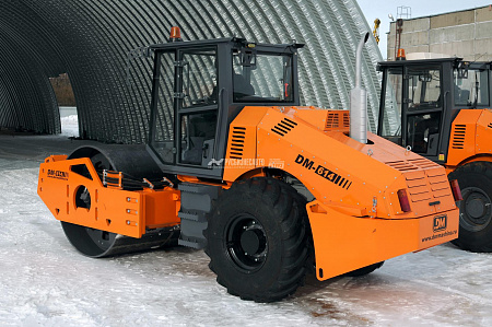 Каток грунтовый полноприводный DM-614 (дв ЯМЗ, масса 14т)