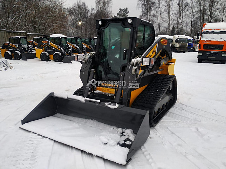 Мини-погрузчик гусеничный New Holland C338