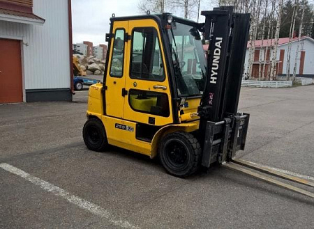Дизельный вилочный погрузчик HYUNDAI 25D-7E
