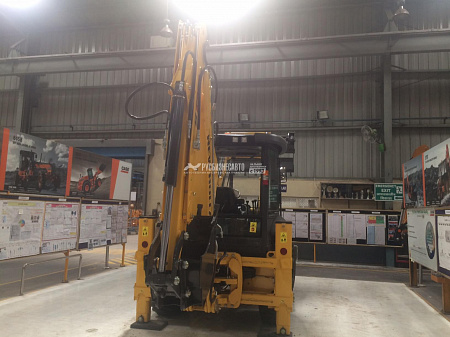 Экскаватор-погрузчик New Holland B80B (с кондиционером)