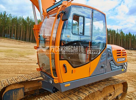 Экскаватор гусеничный E200NC (с габаритной шириной 2500мм)