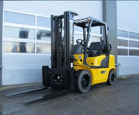 Газ-бензиновый вилочный погрузчик HYUNDAI 30L-7SA