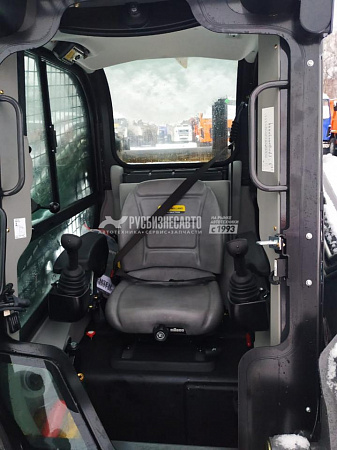 Мини-погрузчик гусеничный New Holland C338