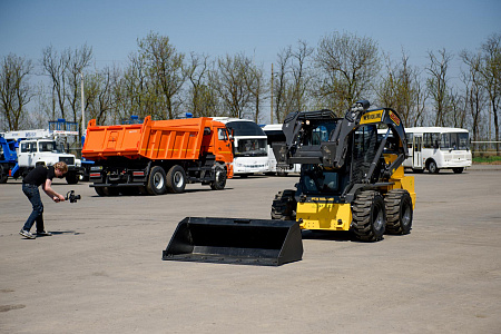 Экскаватор-погрузчик New Holland B80B (с кондиционером)